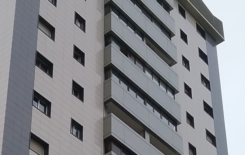 LEMA STACBOND y panel cerámico para fachadas ventiladas en Vigo