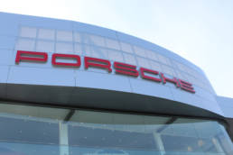 Imagen de la noticia El concesionario Porsche de Vigo estrena instalaciones gracias a las soluciones LEMA STACBOND