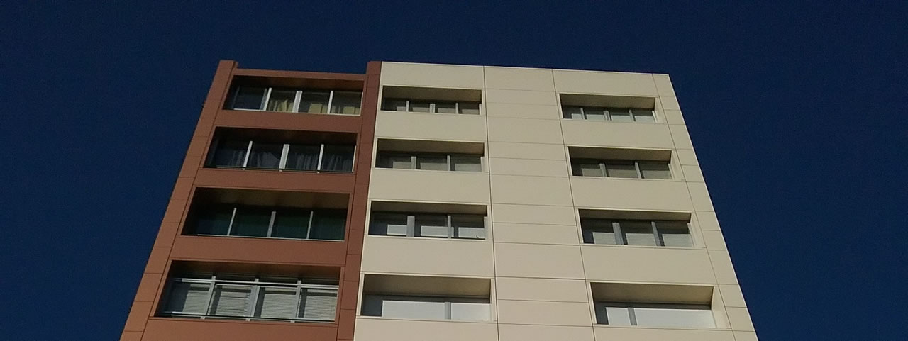 Rehabilitación de fachadas en Marín con dos colores LEMA STACBOND