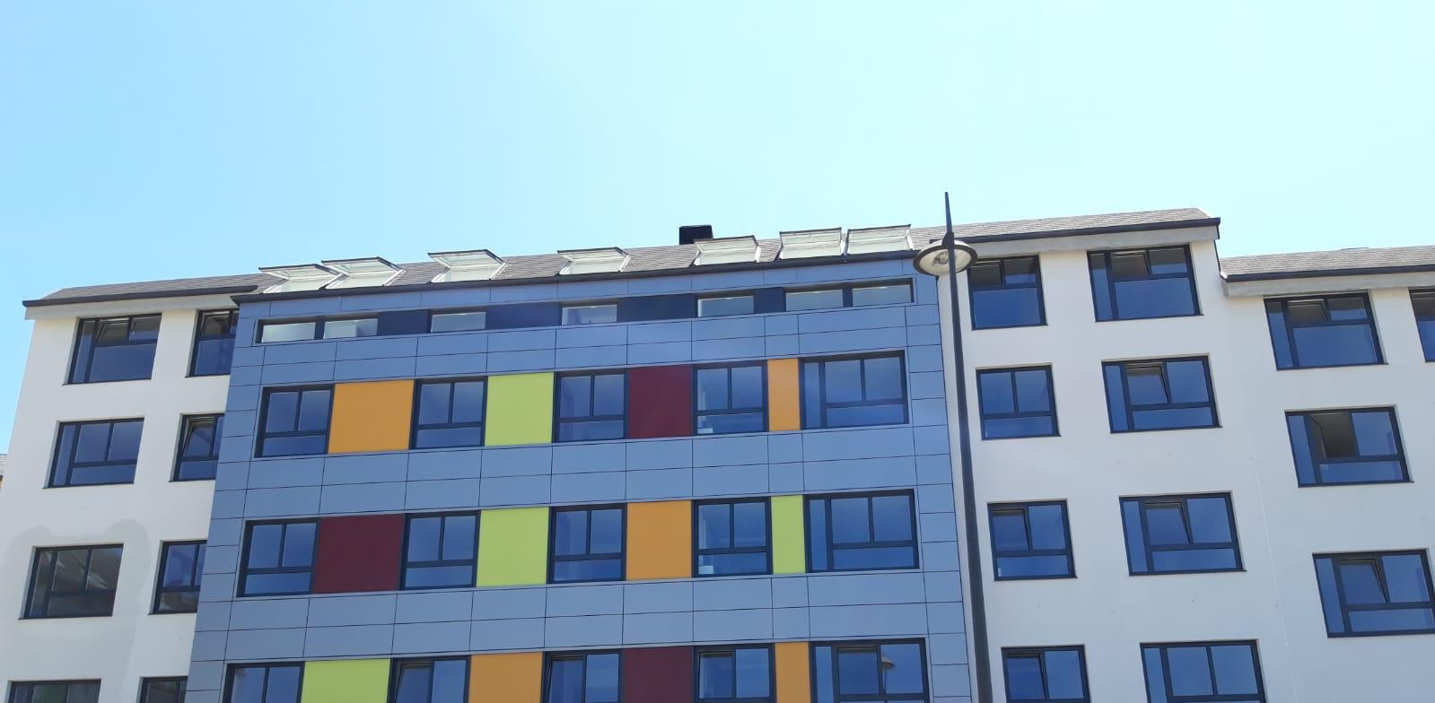 Imagen de revestimiento de fachadas con amplia gama de colores en A Coruña