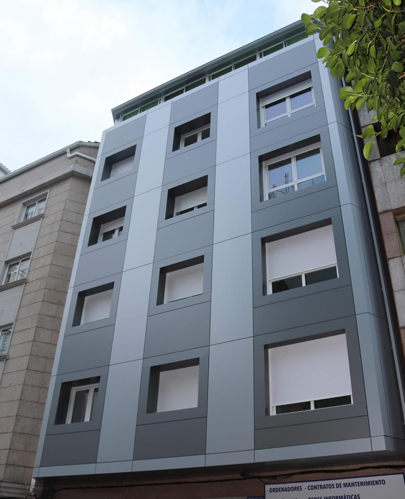 Imagen de la obra finalizada, fachada en edificio de viviendas en Pontevedra - Composite fachadas