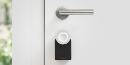 Imagen principal Nuki Smart Lock montado en una puerta
