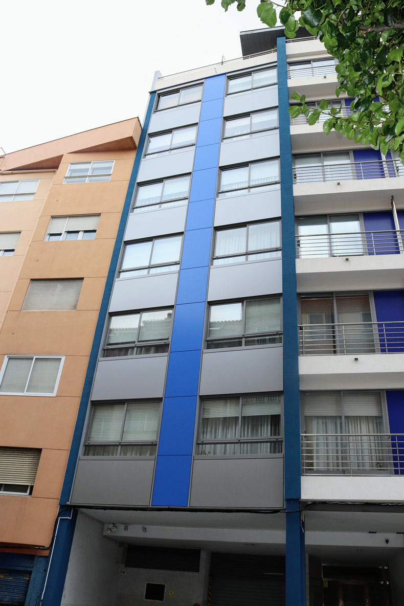 Imagen principal de la fachada con grandes resultados LEMA STACBOND con Sistema STB-SZ en Vigo