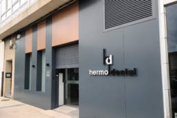 Imagen principal de la fachada terminada con las soluciones LEMA en la Clínica Hermo Dental
