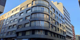 Imagen principal del edificio rehabilitado en A Coruña