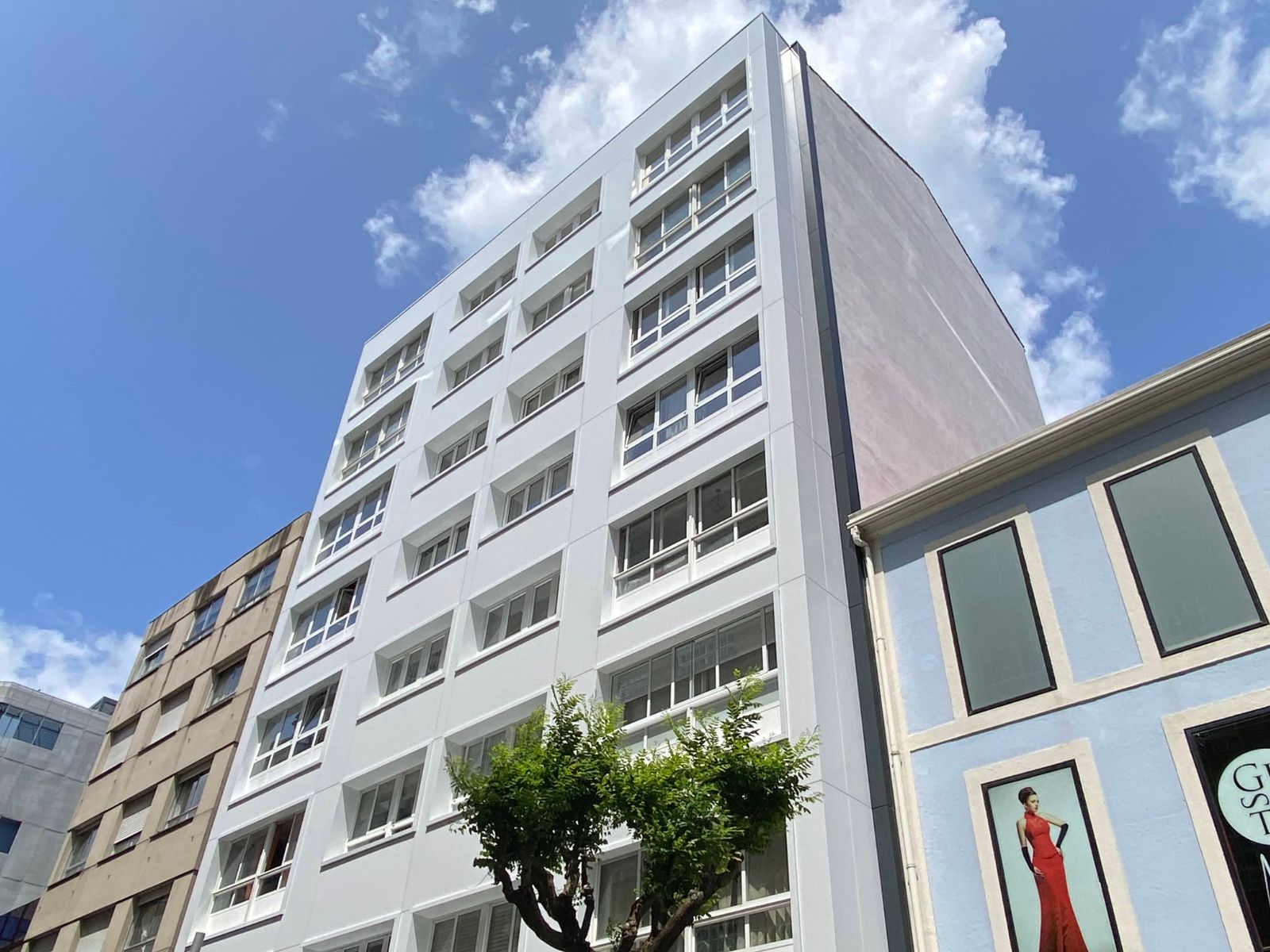 Imagen principal de la obra de rehabilitación de fachadas en edificio de viviendas en Benito Corbal de Pontevedra