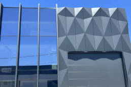 Imagen principal de Nave industrial con fachada ventilada con volumen